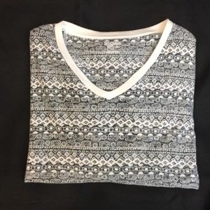 Gray printed V-neck tee